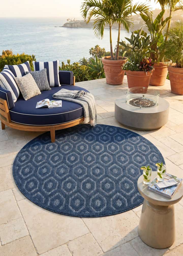 7' x 7' Easy-Clean Trellis Textured Indoor / Outdoor Round Rug