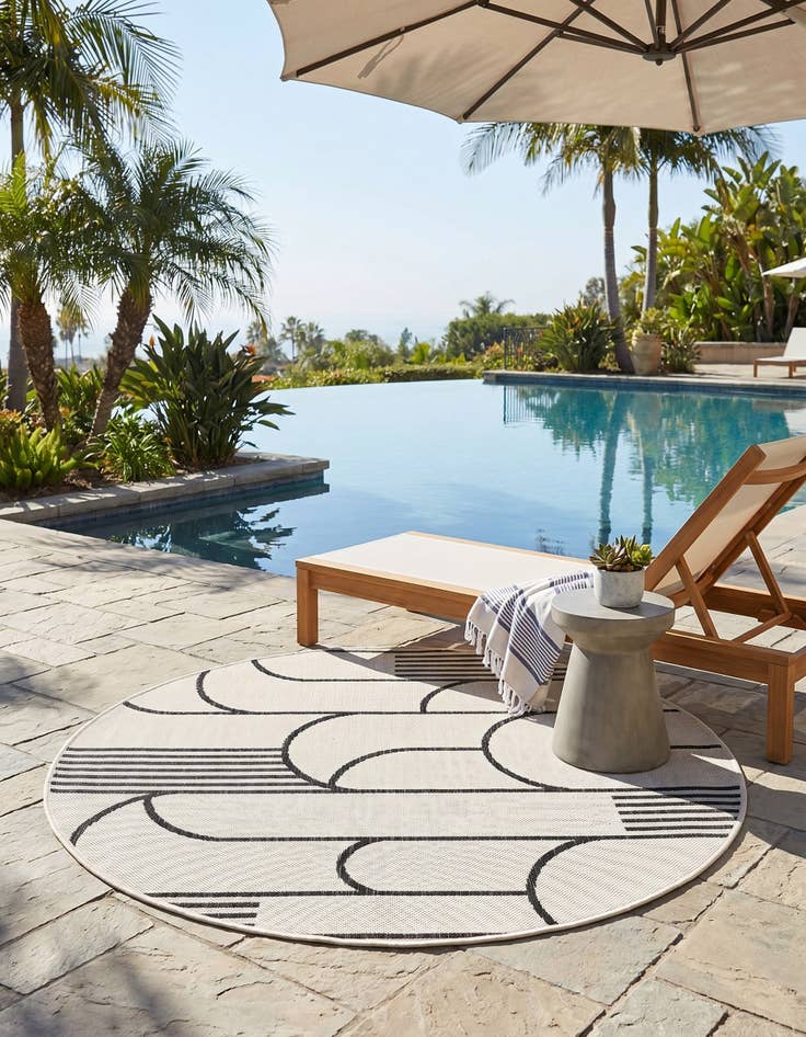 Detail image of 4' x 4' Easy-Clean Modern Indoor / Outdoor Round Rug