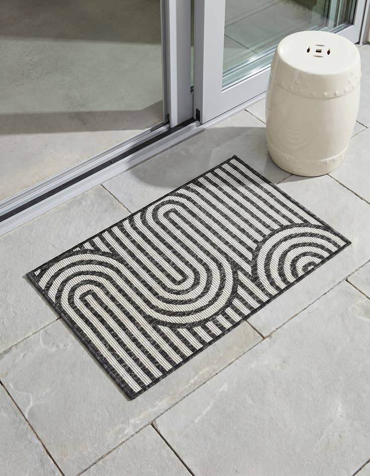 Detail image of 2' x 3' Easy-Clean Modern Indoor / Outdoor Rug