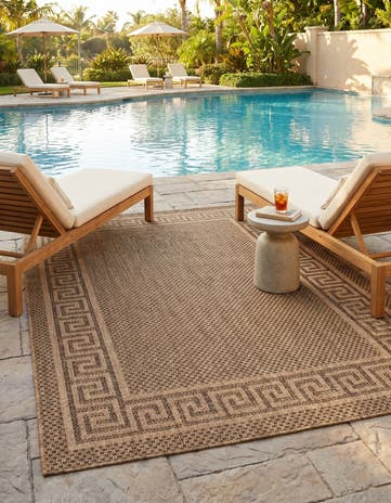 5' 3 x 8' Easy-Clean Border Indoor / Outdoor Rug