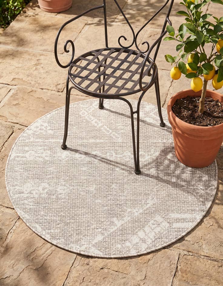 Detail image of 3' x 3' Easy-Clean Bohemian Indoor / Outdoor Round Rug