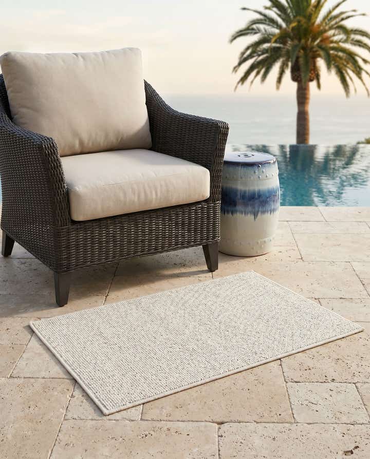 2' x 3' 1 Easy-Clean Solid Indoor / Outdoor Rug