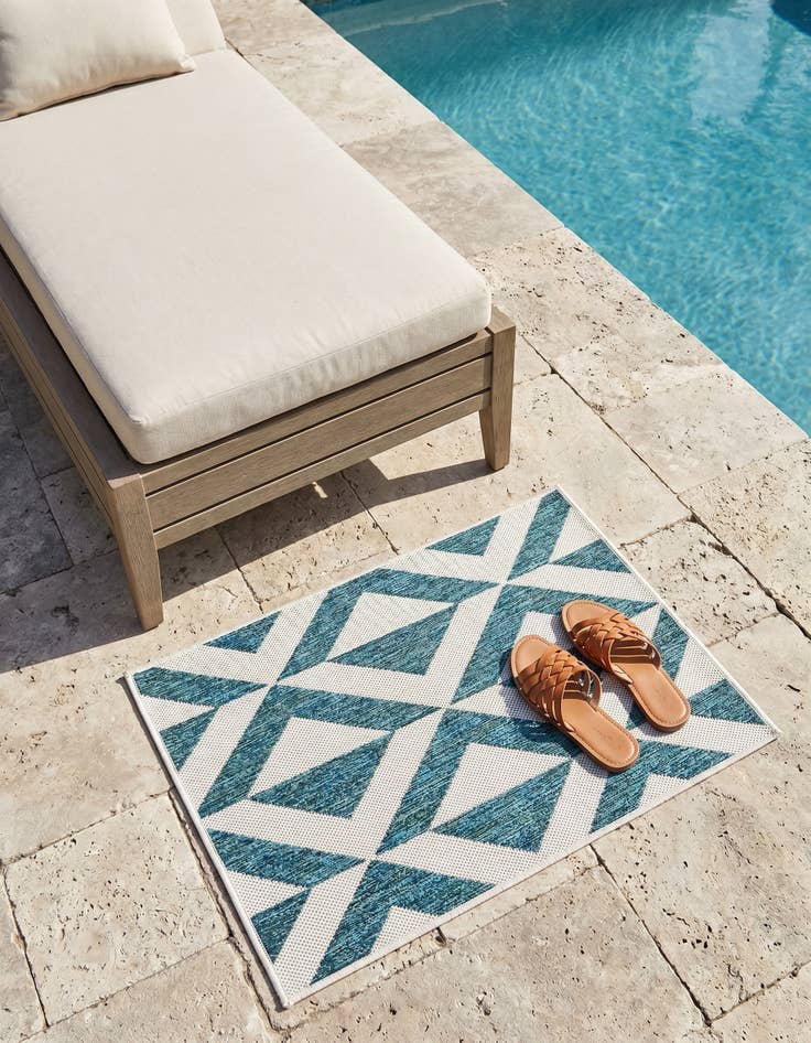 Detail image of 2' x 3' Easy-Clean Jill Zarin Napa Indoor / Outdoor Rug