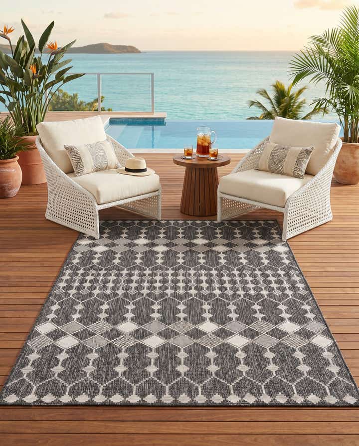 5' 3 x 8' Easy-Clean Trellis Indoor / Outdoor Rug
