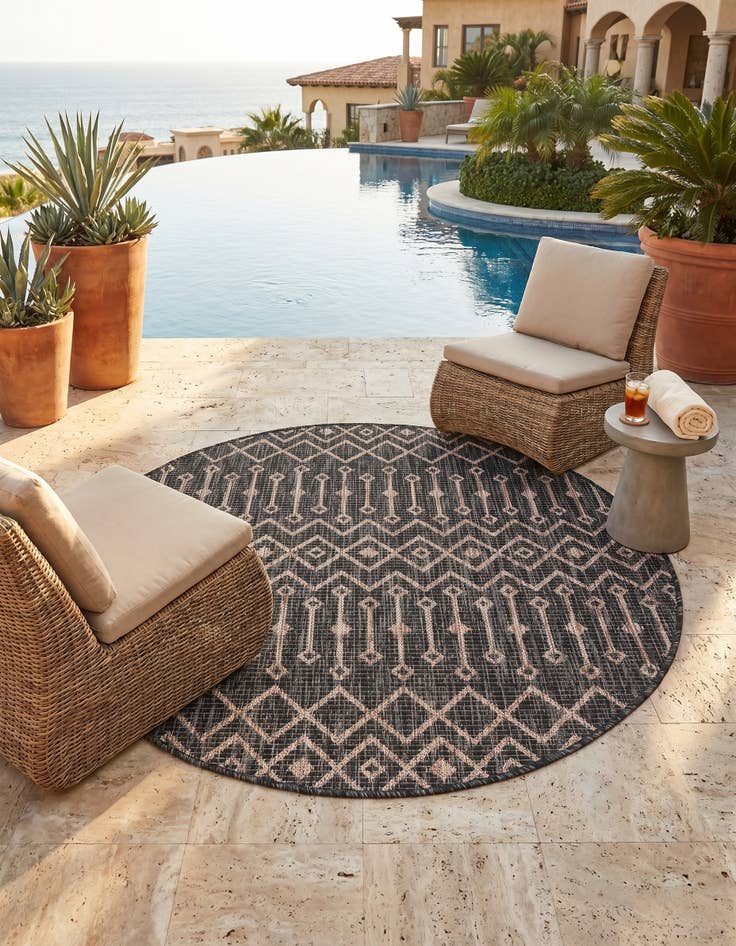 Detail image of 4' x 4' Easy-Clean Lattice Indoor / Outdoor Round Rug