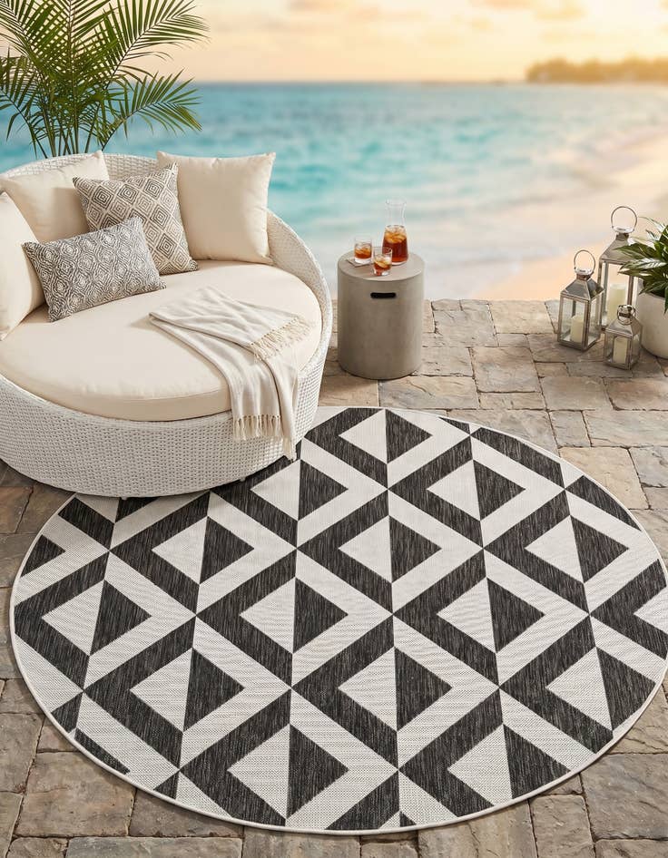 Detail image of 5' 3 x 5' 3 Easy-Clean Jill Zarin Napa Indoor / Outdoor Round Rug