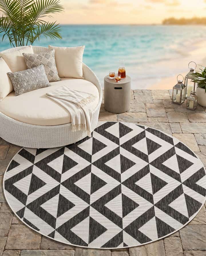 5' 3 x 5' 3 Easy-Clean Jill Zarin Napa Indoor / Outdoor Round Rug