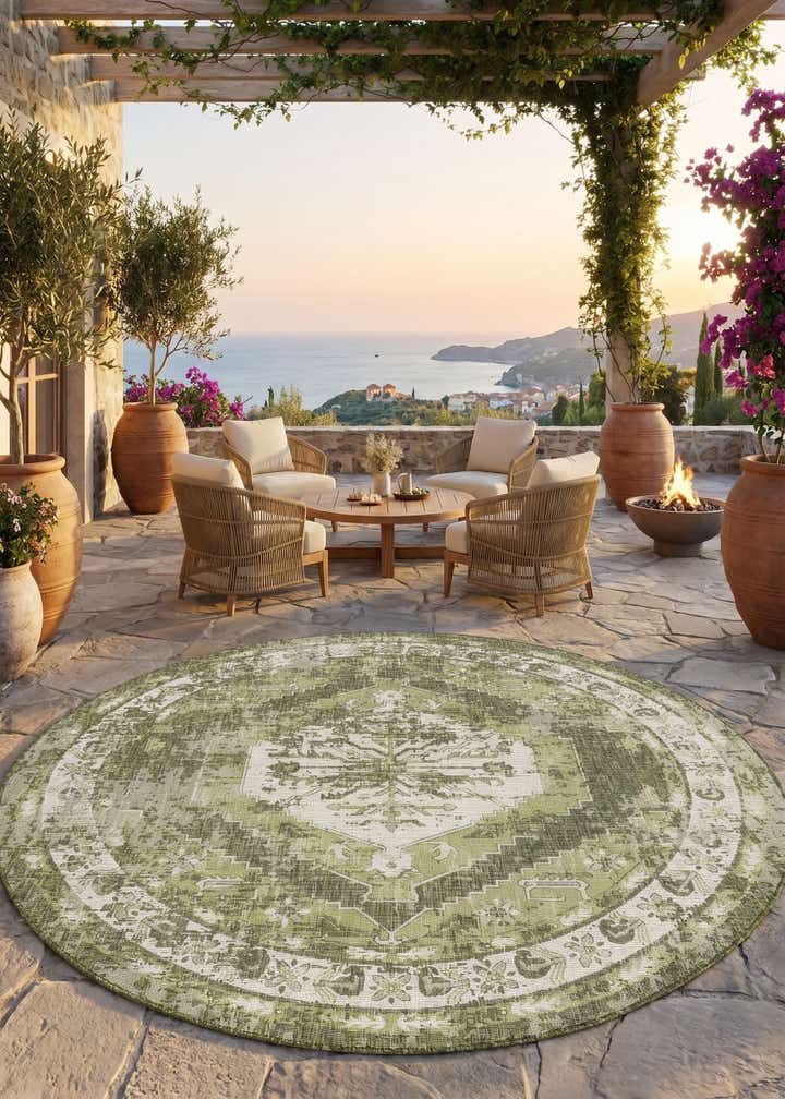 13' x 13' Easy-Clean Traditional Indoor / Outdoor Round Rug