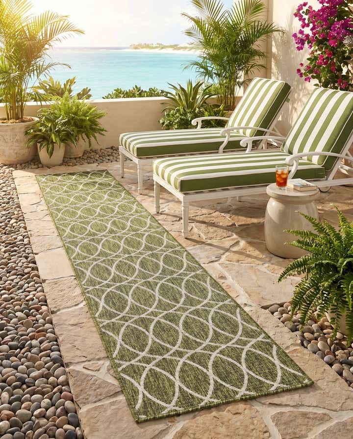 2' x 8' Easy-Clean Lattice Indoor / Outdoor Runner Rug
