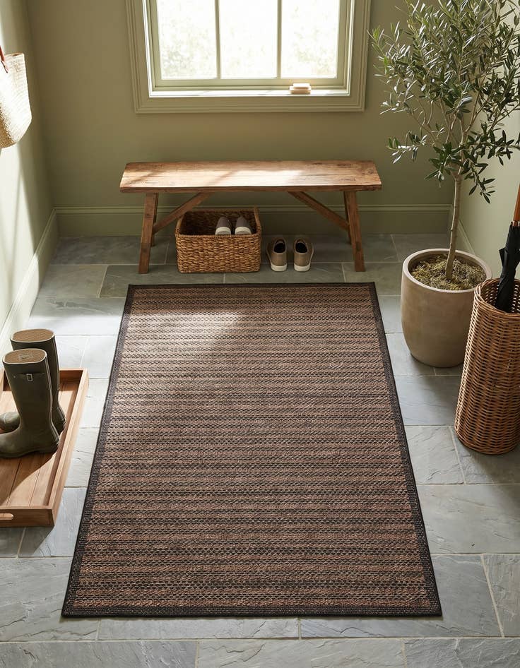 Detail image of 5' 3 x 8' Easy-Clean Border Indoor / Outdoor Rug