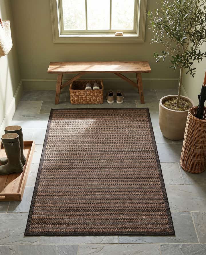 5' 3 x 8' Easy-Clean Border Indoor / Outdoor Rug