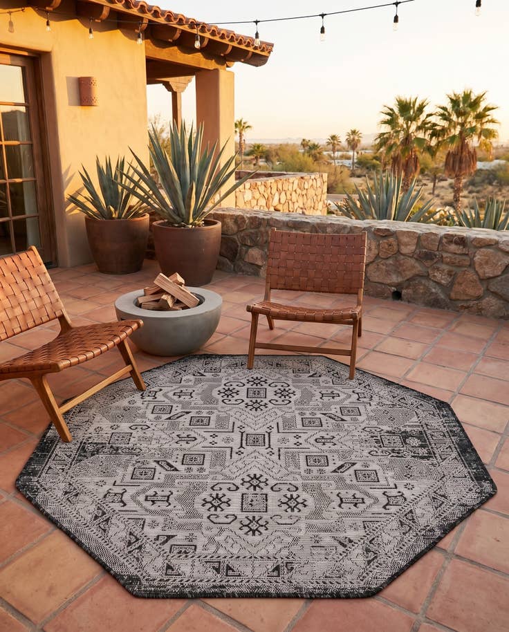 Detail image of 5' 3 x 5' 3 Easy-Clean Aztec Indoor / Outdoor Octagon Rug