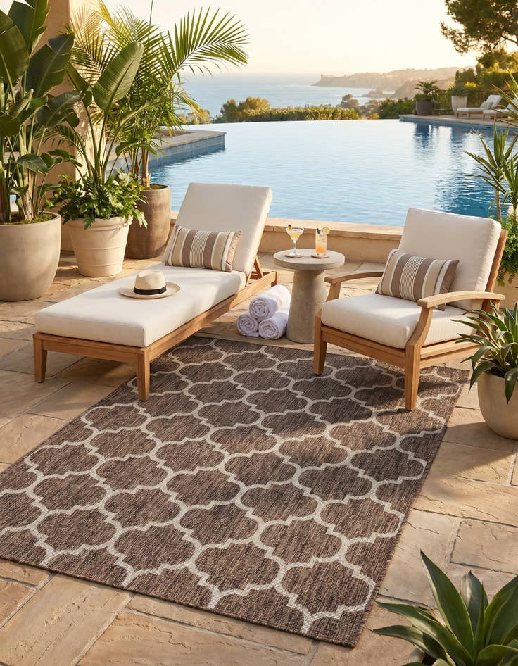 Detail image of 5' 3 x 8' Easy-Clean Trellis Indoor / Outdoor Rug