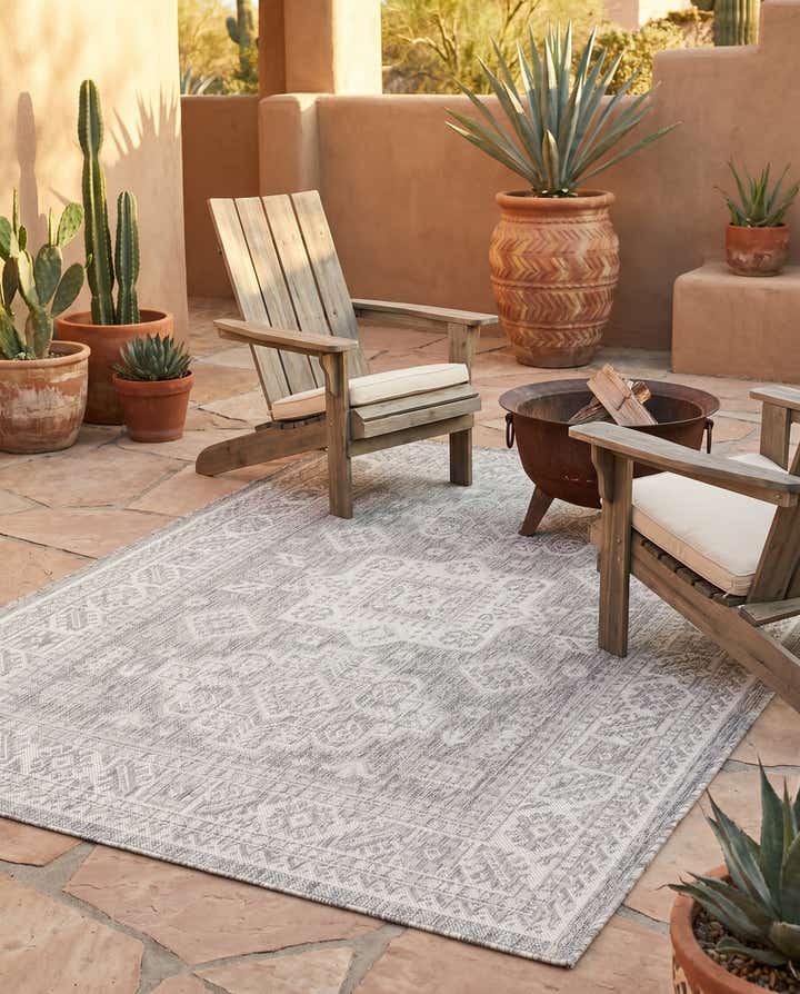 5' 3 x 7' Easy-Clean Aztec Indoor / Outdoor Rug
