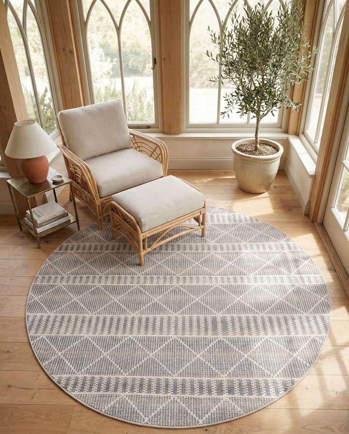 7' 10 x 7' 10 Easy-Clean Lattice Indoor / Outdoor Round Rug