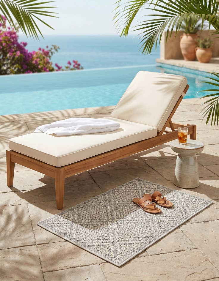 Detail image of 2' x 3' 1 Easy-Clean Trellis Indoor / Outdoor Rug