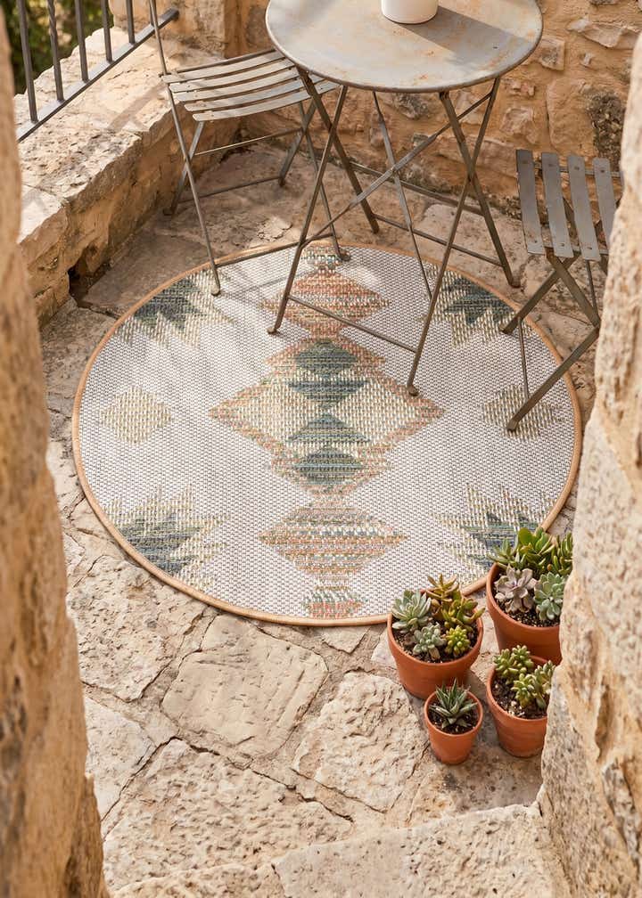 3' 3 x 3' 3 Easy-Clean Baja Indoor / Outdoor Round Rug