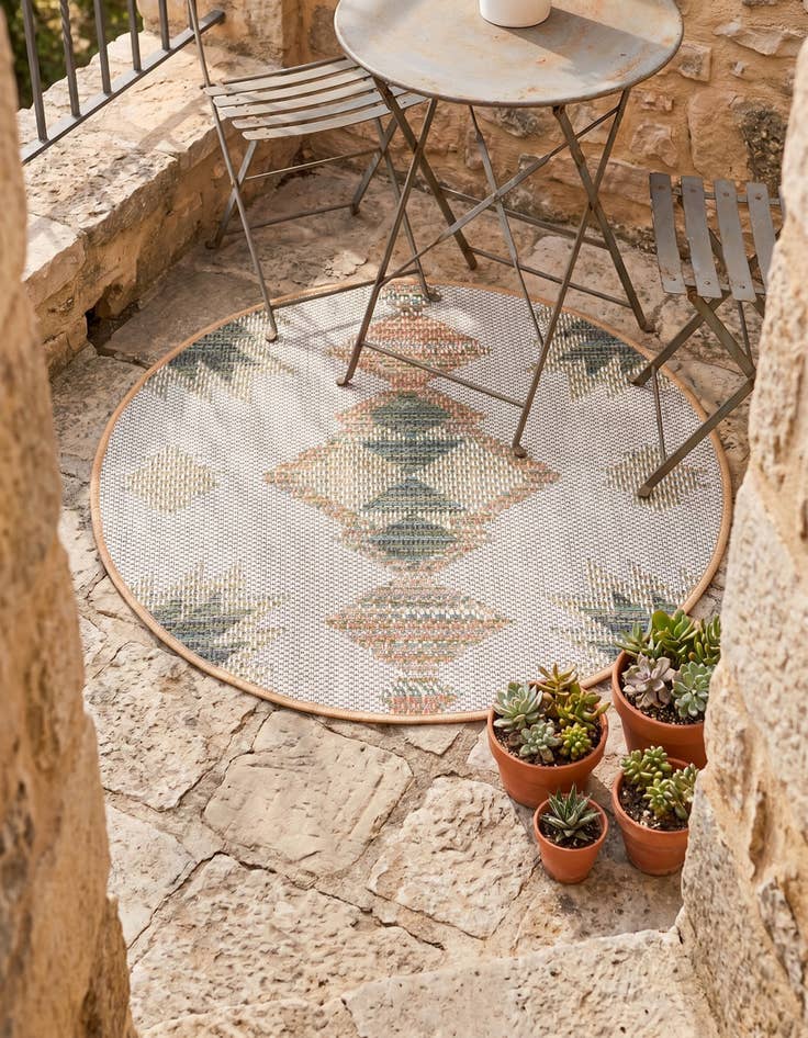 Detail image of 3' 3 x 3' 3 Easy-Clean Baja Indoor / Outdoor Round Rug