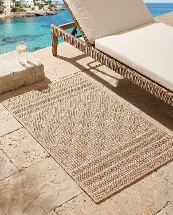 Detail image of 2' x 3' 1 Easy-Clean Lattice Indoor / Outdoor Rug