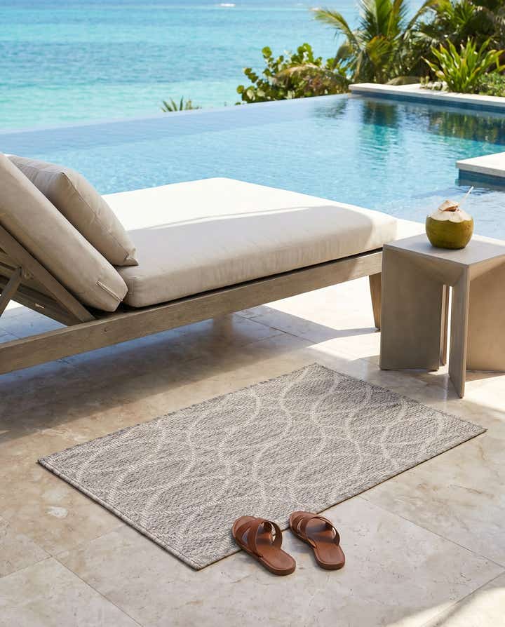 2' x 3' Easy-Clean Lattice Indoor / Outdoor Rug