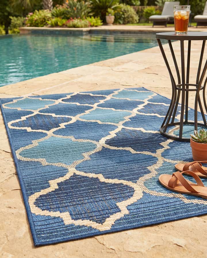 2' 2 x 3' Easy-Clean Trellis Indoor / Outdoor Rug
