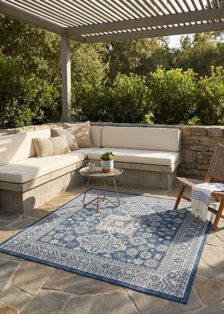 5' 3 x 5' 3 Easy-Clean Aztec Indoor / Outdoor Square Rug