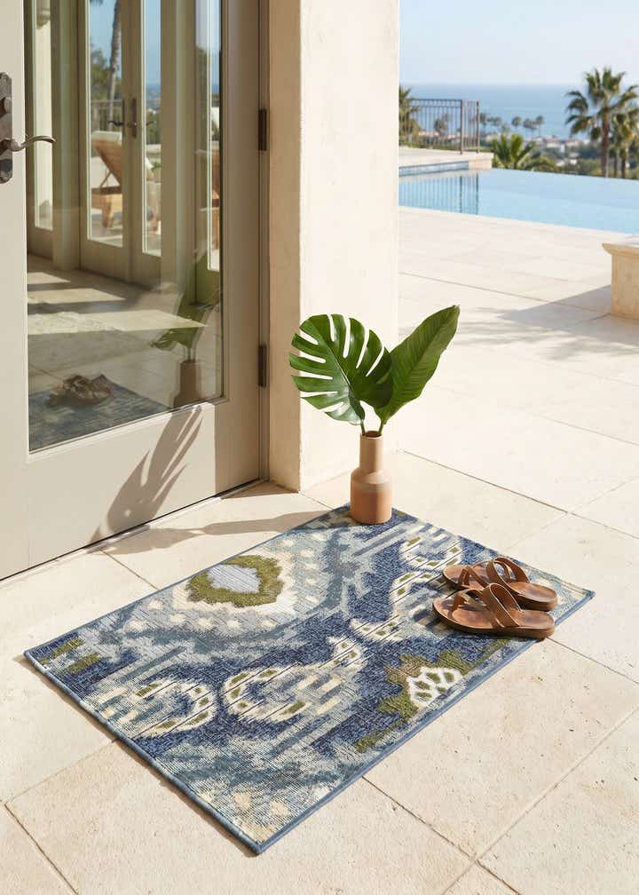 2' 2 x 3' Easy-Clean Modern Indoor / Outdoor Rug