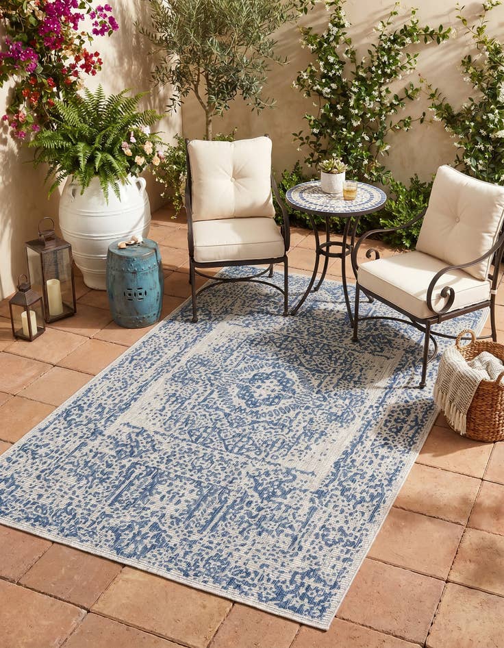 Detail image of 5' 3 x 8' Easy-Clean Traditional Indoor / Outdoor Rug