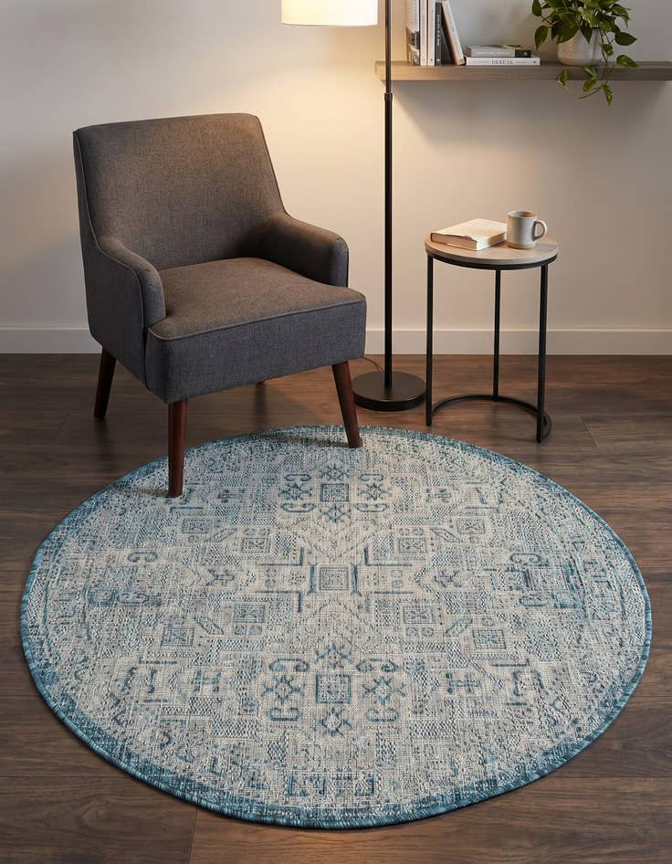 Detail image of 4' x 4' Easy-Clean Aztec Indoor / Outdoor Round Rug