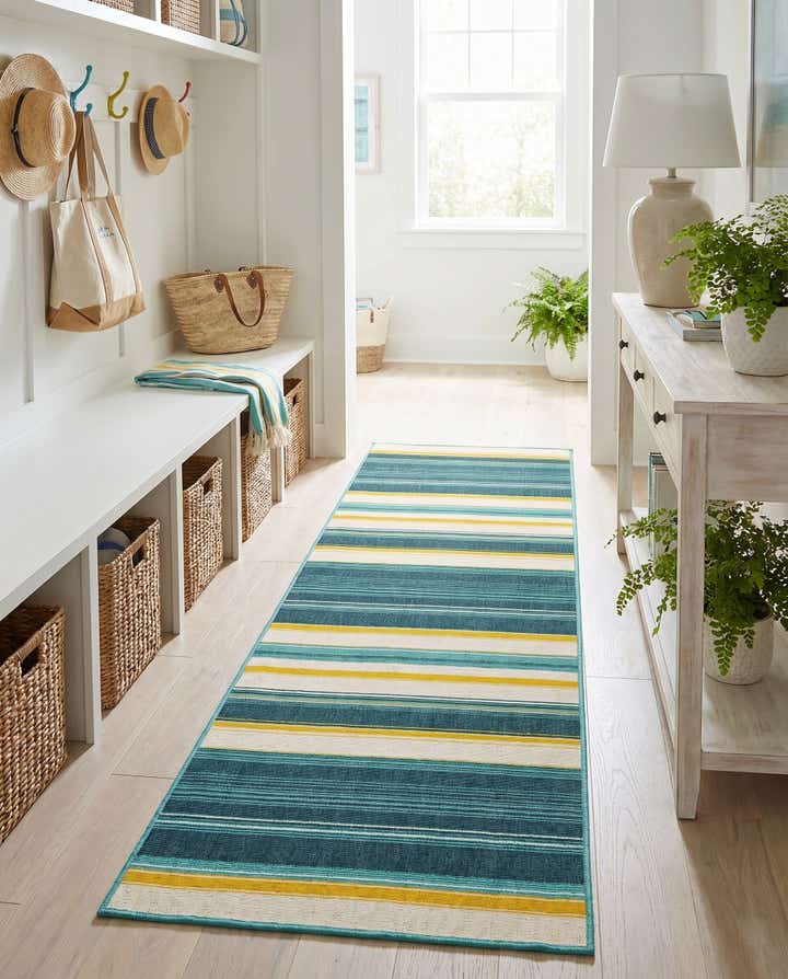 2' 7 x 10' Easy-Clean Border Indoor / Outdoor Runner Rug