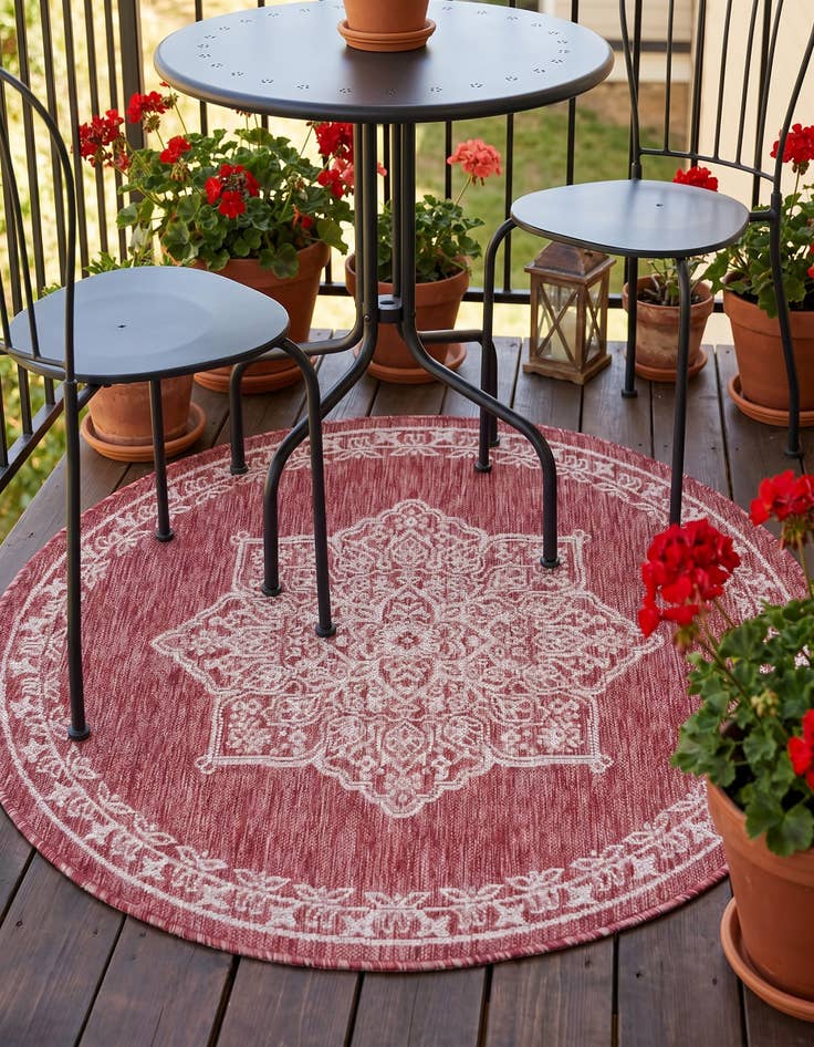 Detail image of 4' x 4' Easy-Clean Traditional Indoor / Outdoor Round Rug