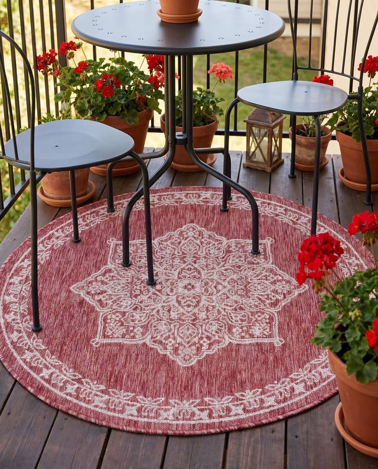 Detail image of 4' x 4' Easy-Clean Traditional Indoor / Outdoor Round Rug