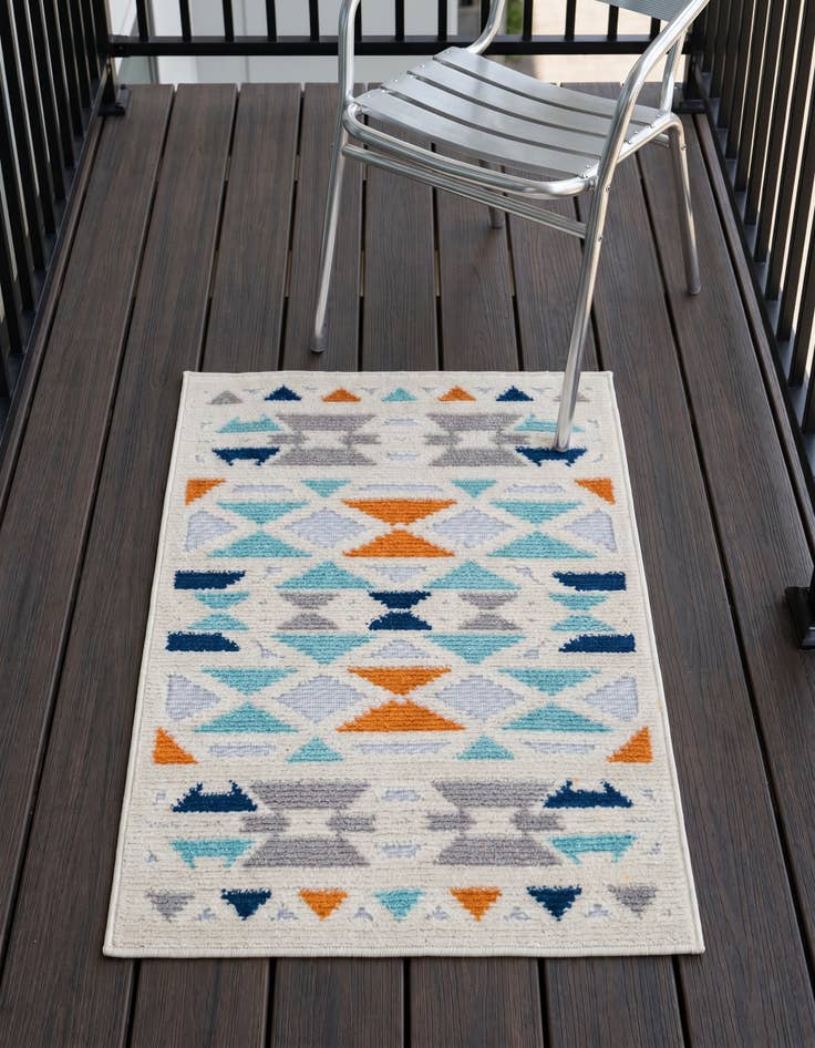Detail image of 2' x 3' Easy-Clean Aruba Indoor / Outdoor Rug