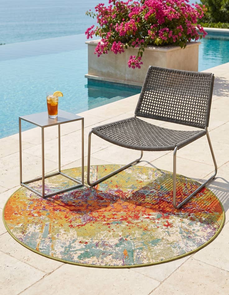 Detail image of 3' 3 x 3' 3 Easy-Clean Modern Indoor / Outdoor Round Rug