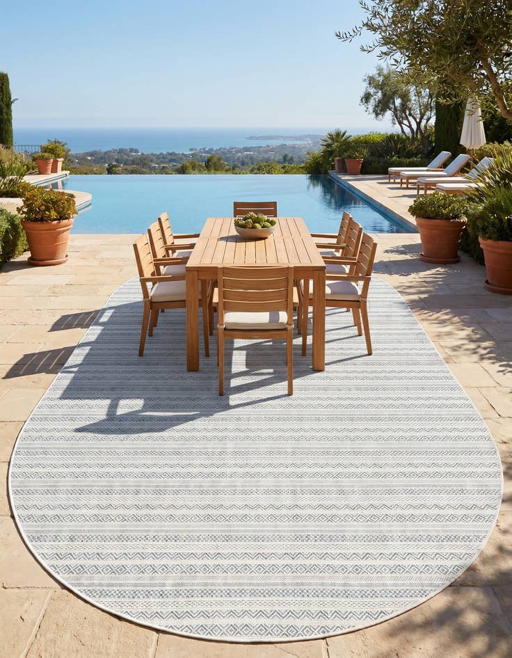 Detail image of 7' 10 x 10' Easy-Clean Ribbon Indoor / Outdoor Oval Rug