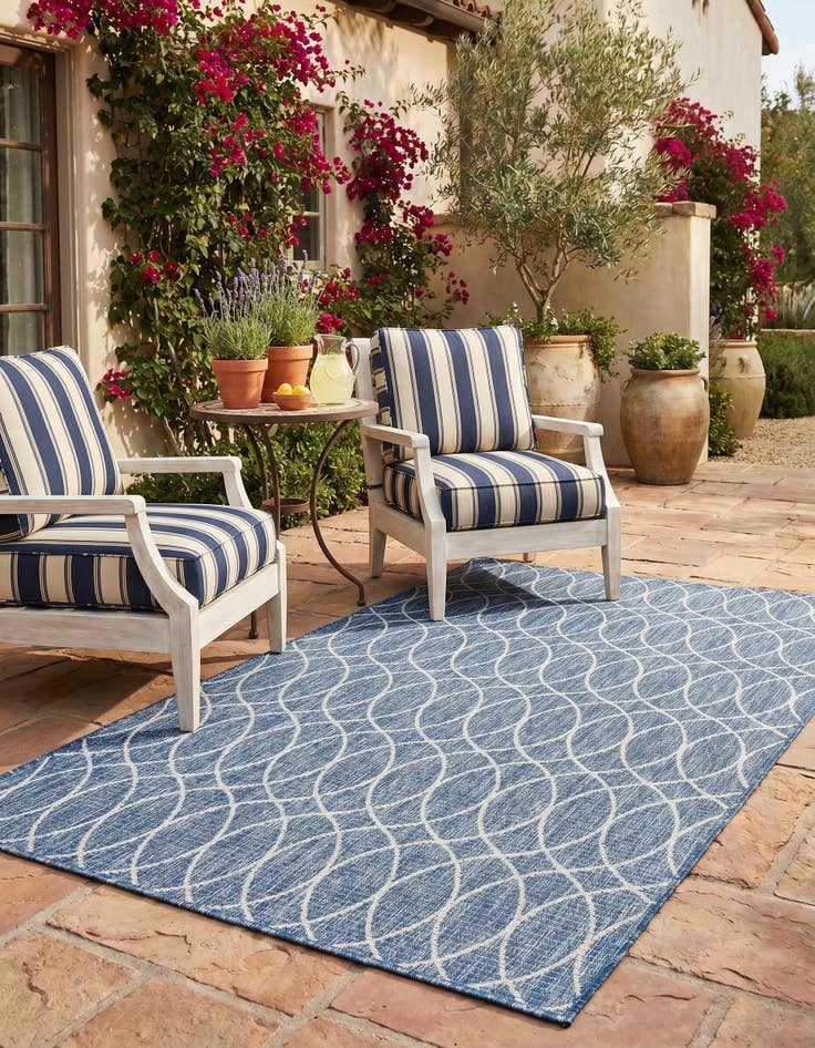 Detail image of 5' 3 x 8' Easy-Clean Lattice Indoor / Outdoor Rug