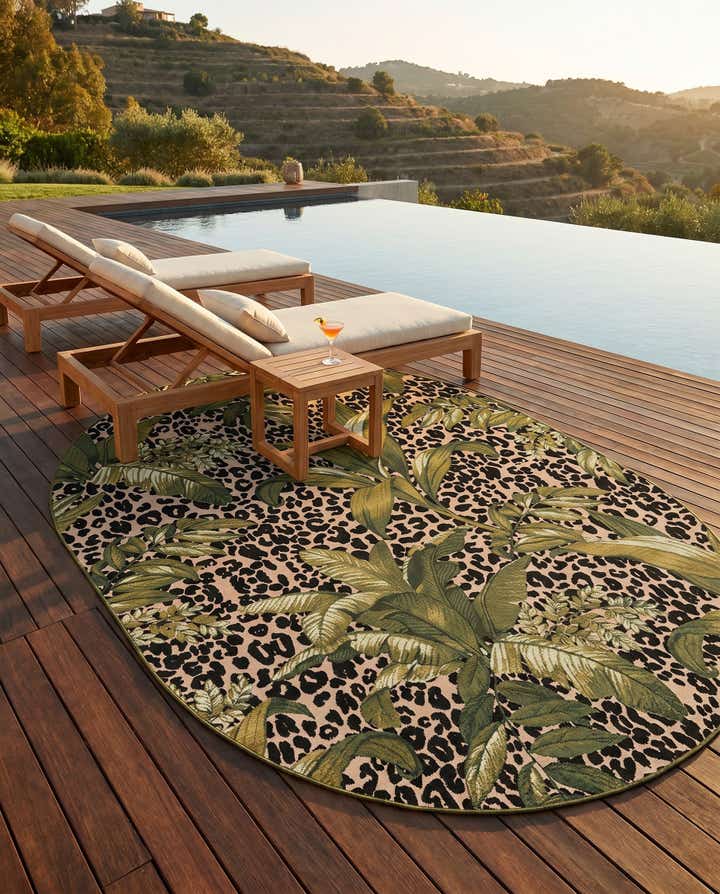 7' 10 x 10' Easy-Clean Botanical Indoor / Outdoor Oval Rug