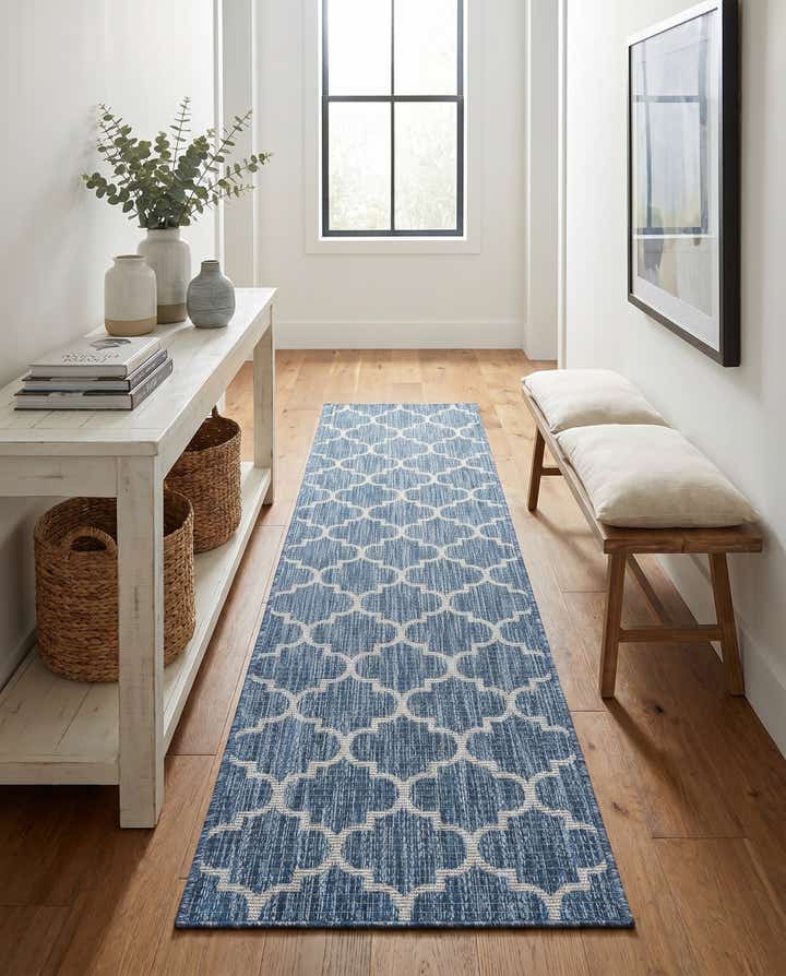 2' x 8' Easy-Clean Lattice Indoor / Outdoor Runner Rug