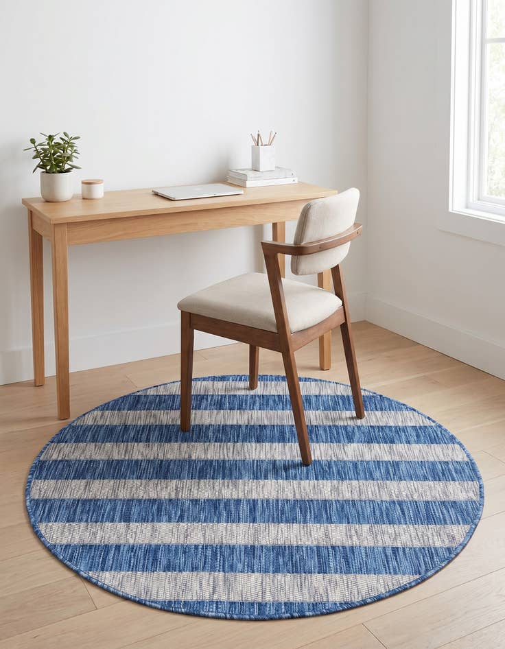 Detail image of 4' x 4' Easy-Clean Ribbon Indoor / Outdoor Round Rug