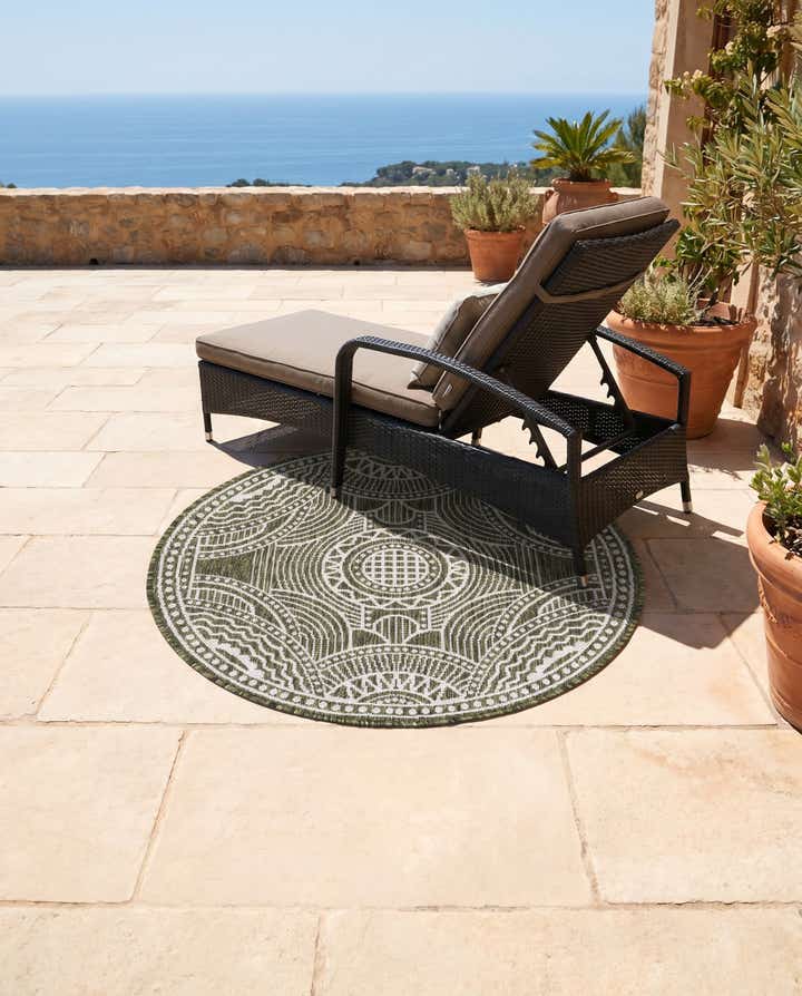 3' x 3' Easy-Clean Traditional Indoor / Outdoor Round Rug