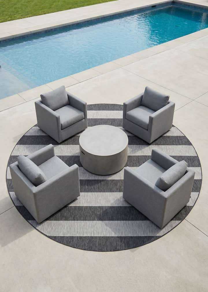 10' x 10' Easy-Clean Ribbon Indoor / Outdoor Round Rug
