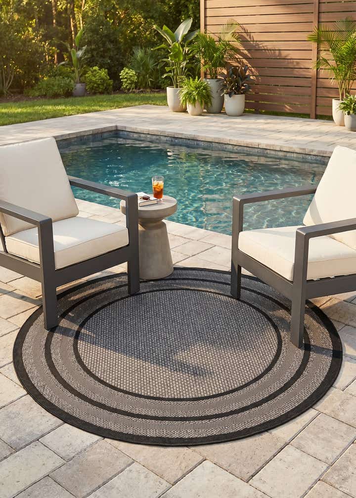 6' x 6' Easy-Clean Border Indoor / Outdoor Round Rug