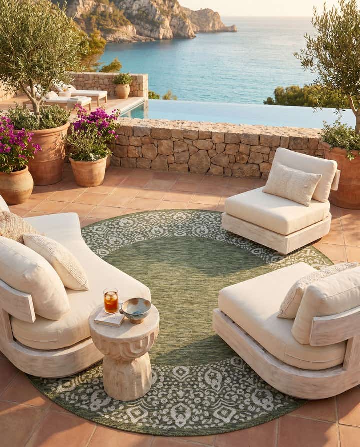 7' 10 x 7' 10 Easy-Clean Border Indoor / Outdoor Round Rug