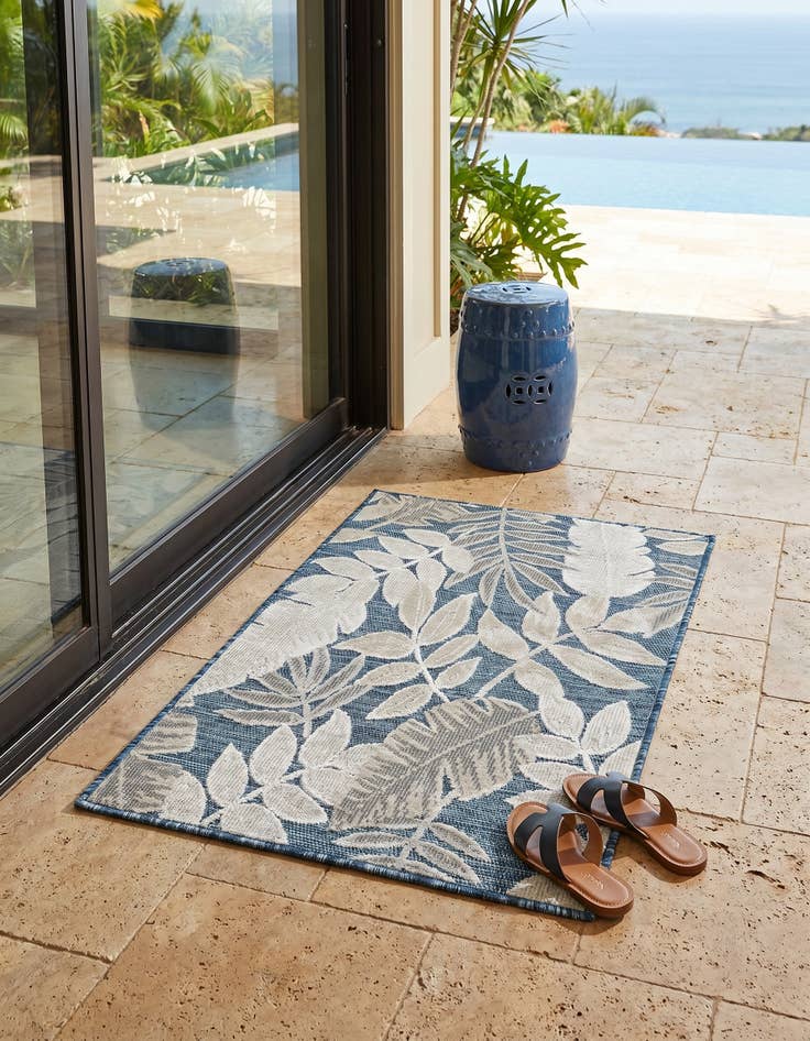 Detail image of 2' 2 x 3' Easy-Clean Botanical Indoor / Outdoor Rug