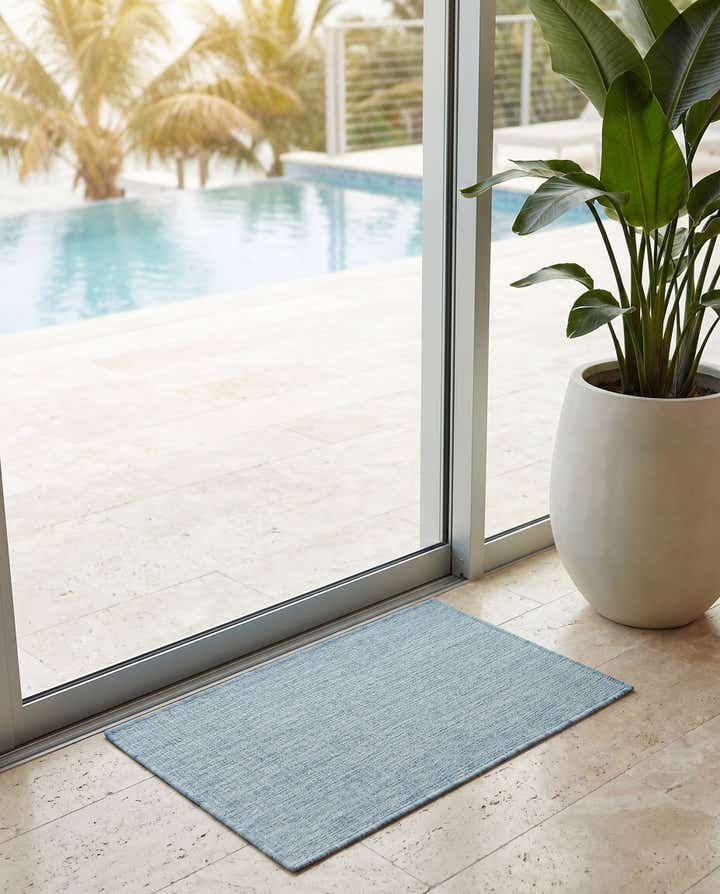 2' x 3' 1 Easy-Clean Solid Indoor / Outdoor Rug