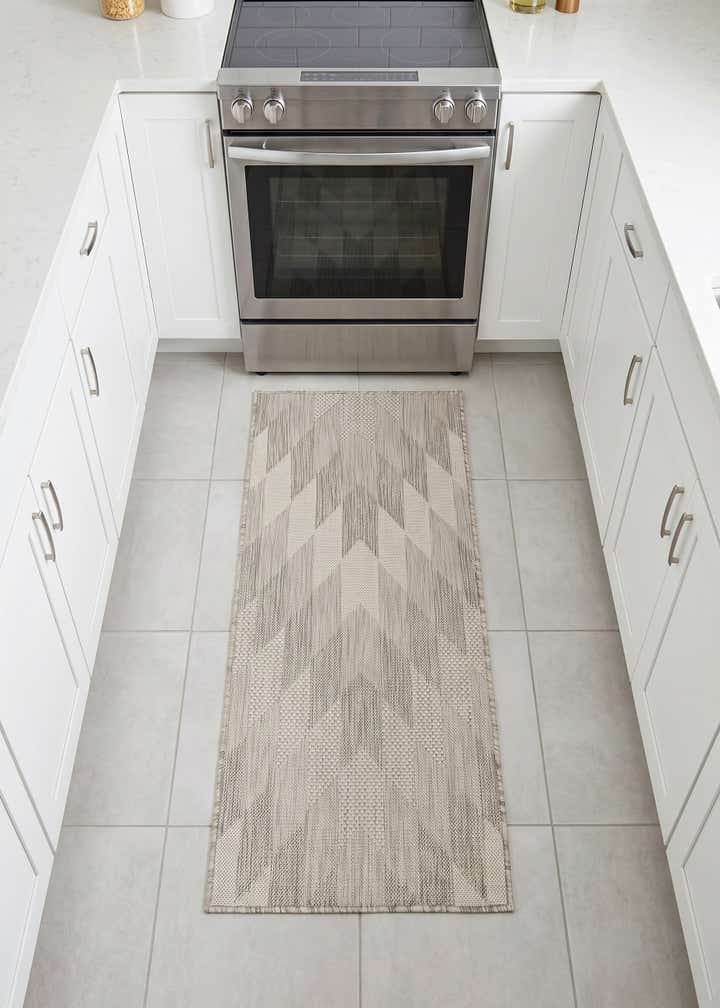 2' x 4' Easy-Clean Modern Indoor / Outdoor Runner Rug