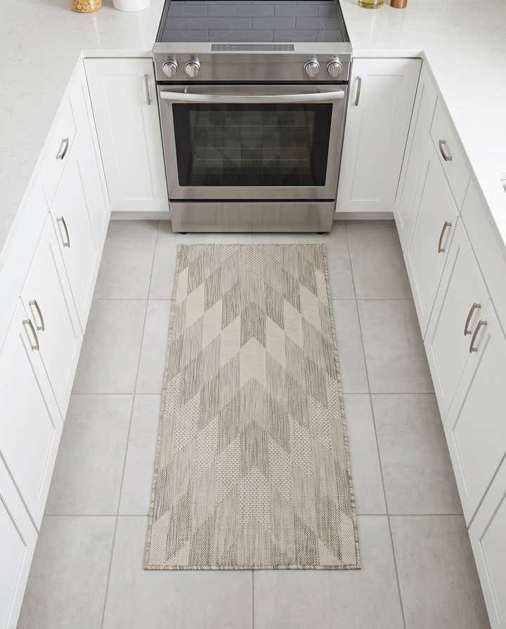 2' x 4' Easy-Clean Modern Indoor / Outdoor Runner Rug