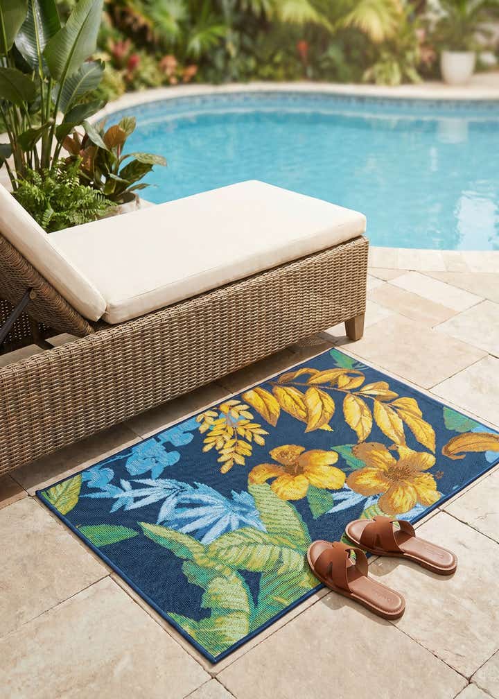 2' x 3' Easy-Clean Botanical Indoor / Outdoor Rug