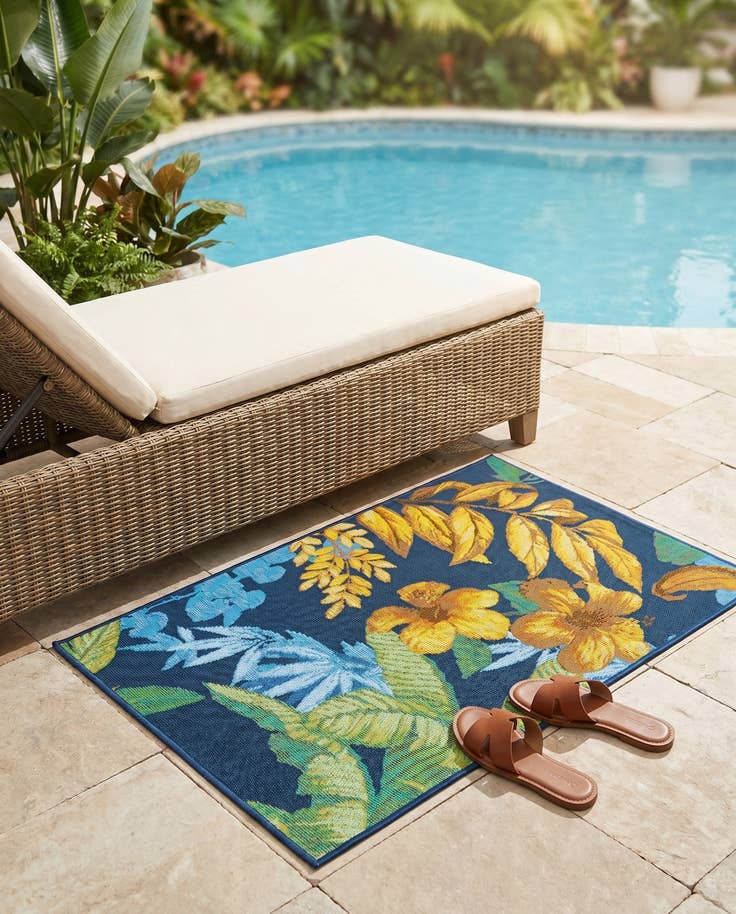Detail image of 2' x 3' Easy-Clean Botanical Indoor / Outdoor Rug