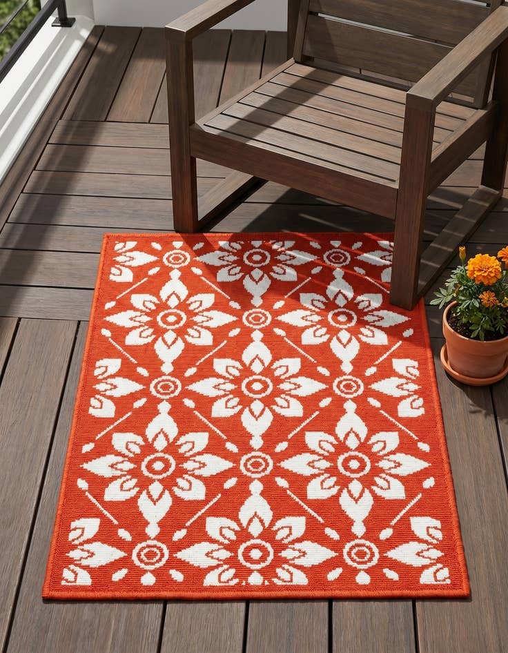 Detail image of 2' x 3' Easy-Clean Lattice Indoor / Outdoor Rug